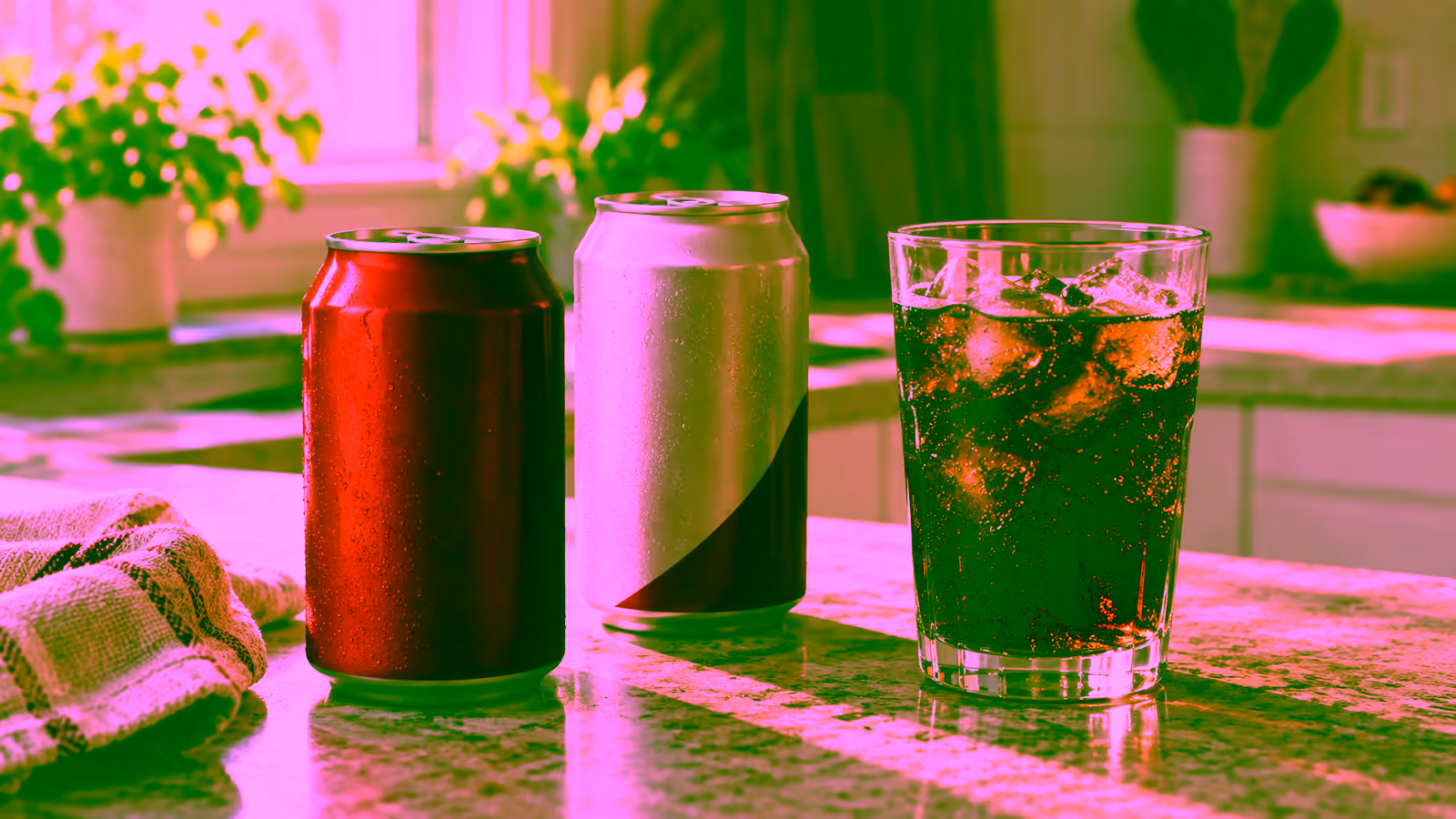 Two unbranded cola cans beside a glass, representing regular and caffeine-free choices