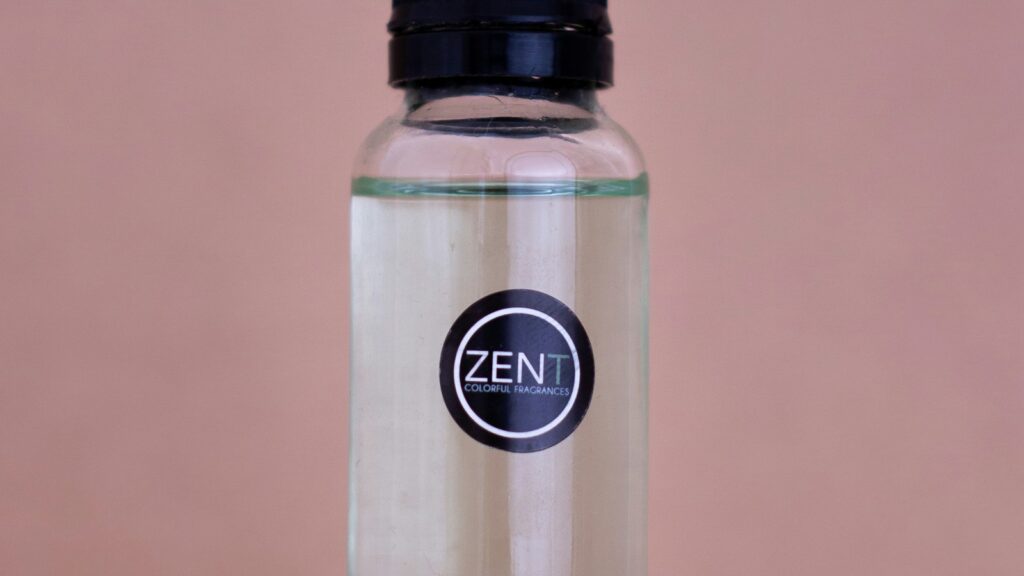 Bottle labeled garlic powder