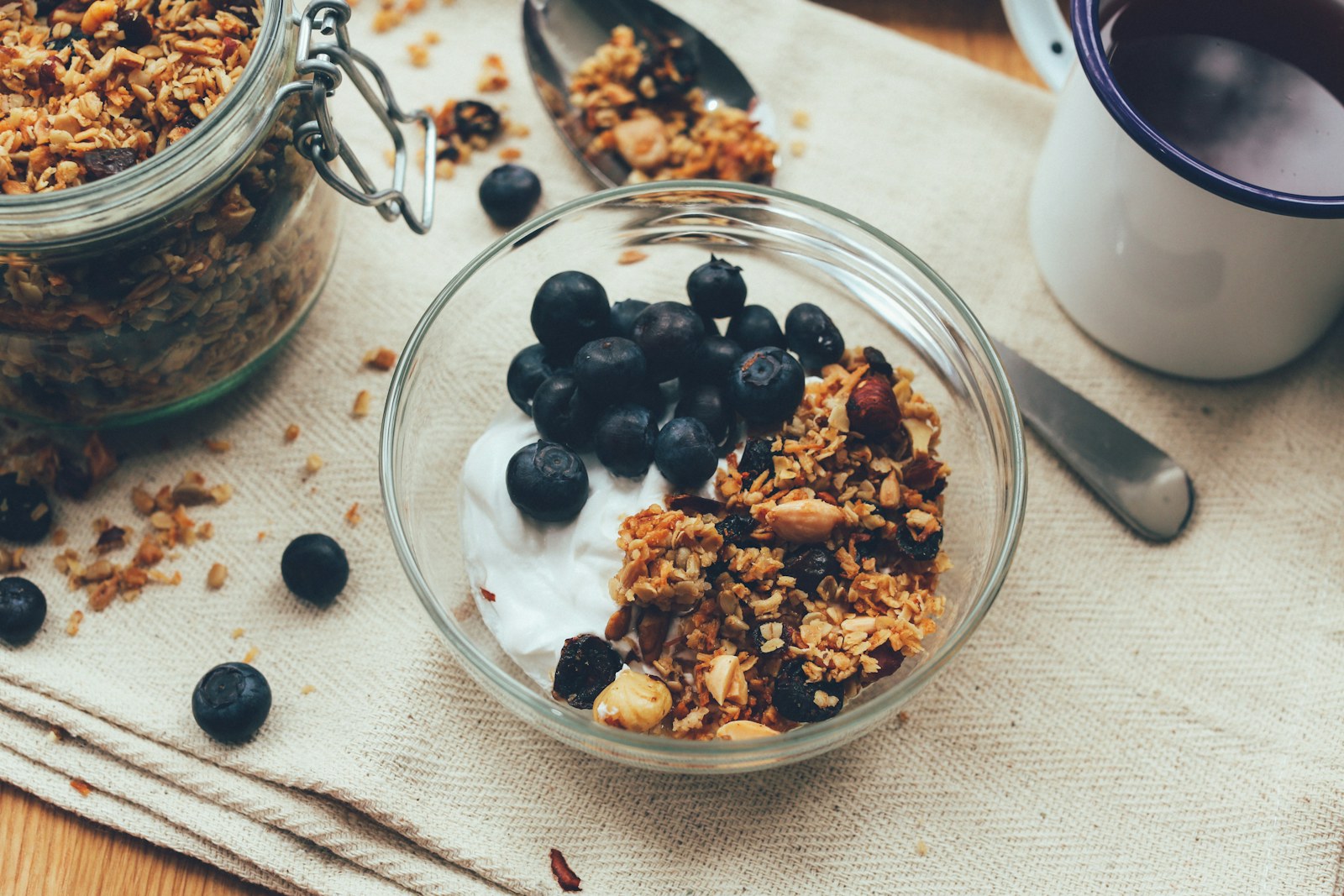 Yogurt parfait with granola and fruit