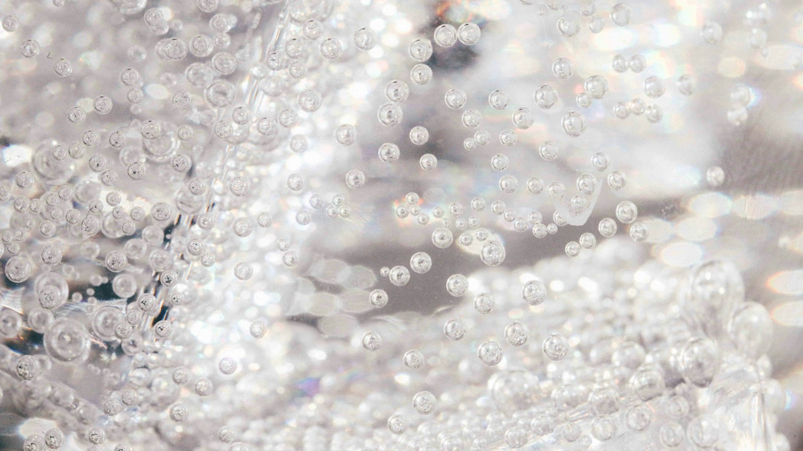 Small bubbles in clear carbonated water
