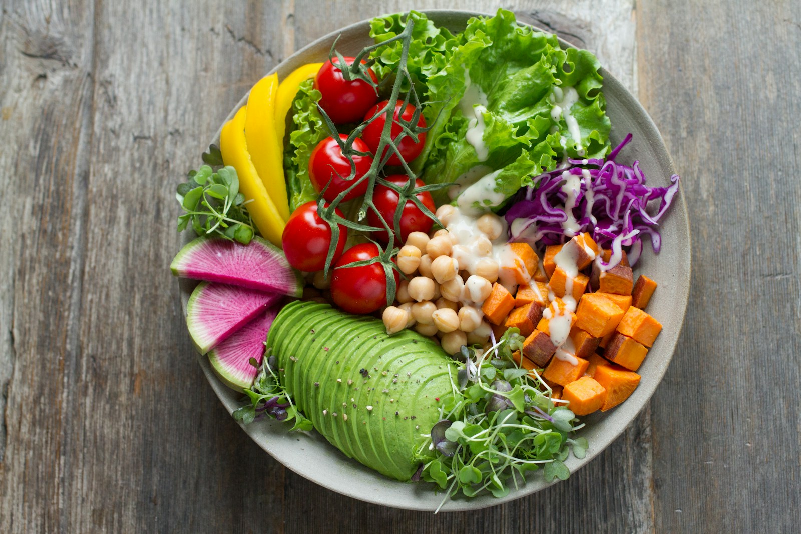 A colorful salad of vegetables and chickpeas