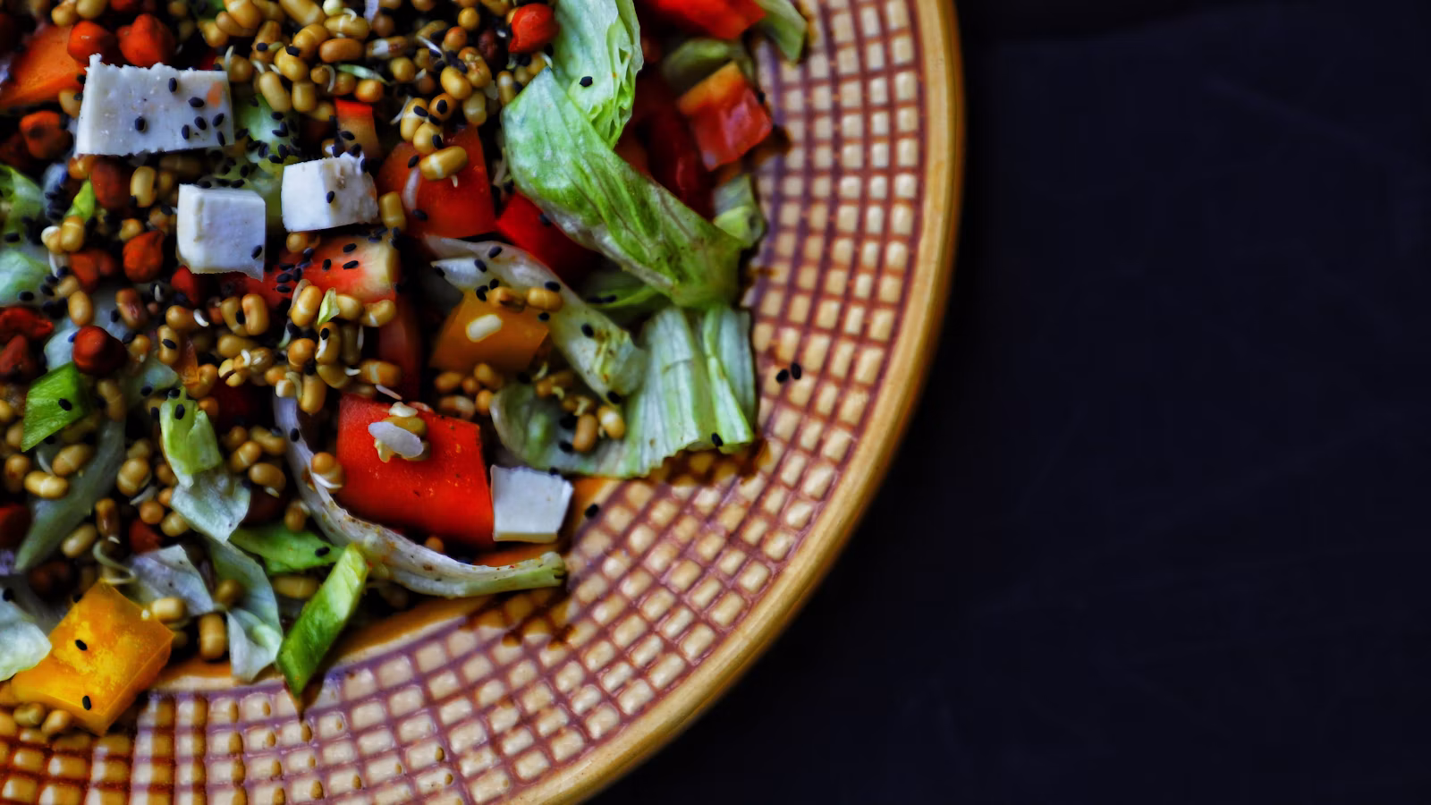 Vegetable salad served in a vegetarian fall meal plan